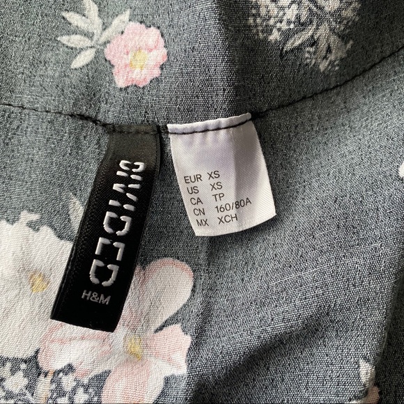 π€ H&M DIVIDED BOHO BLACK FLORAL MULTI LOOSE FIT JACKET - Picture 7 of 8